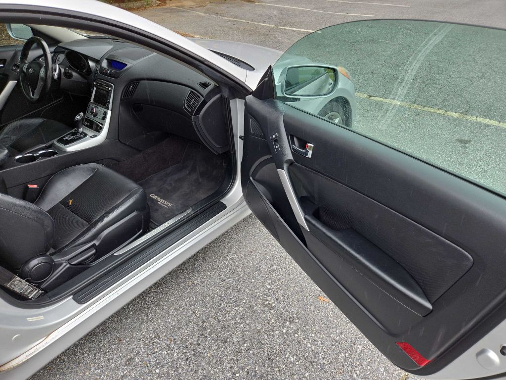 2010 Hyundai Genesis Image 6