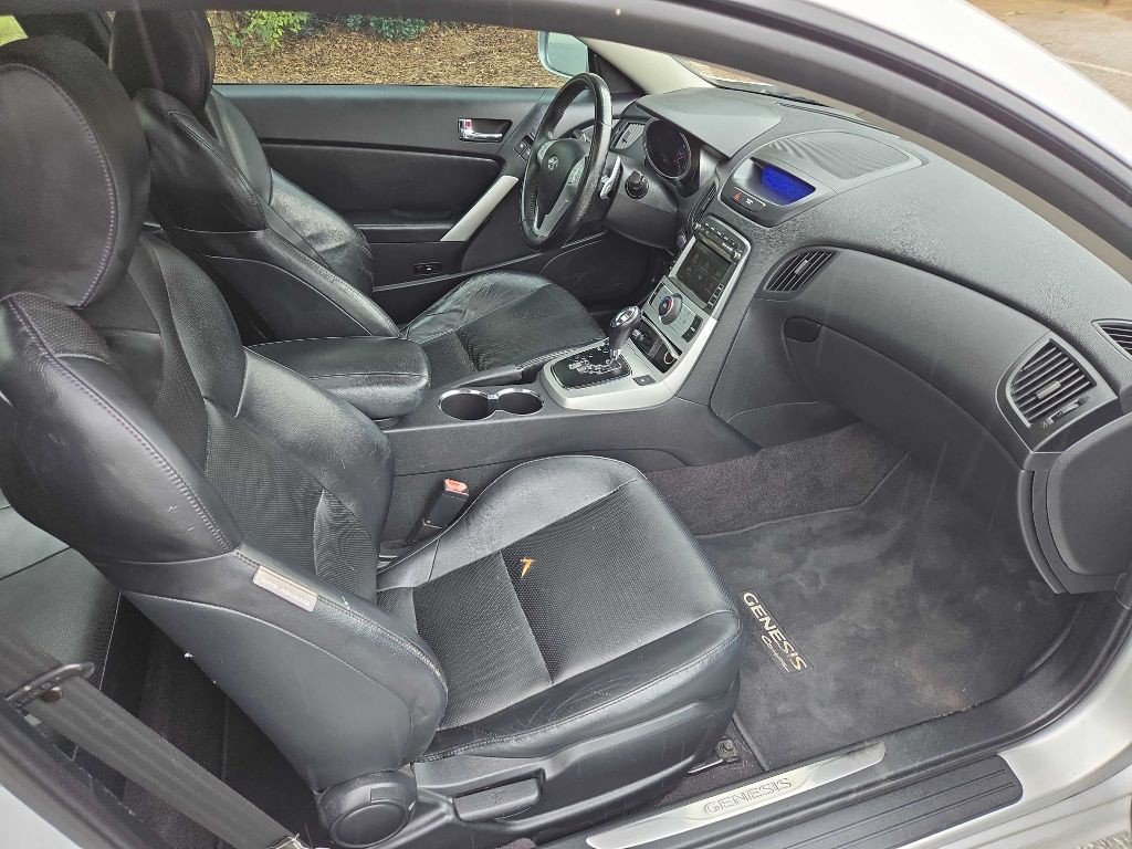 2010 Hyundai Genesis Image 7