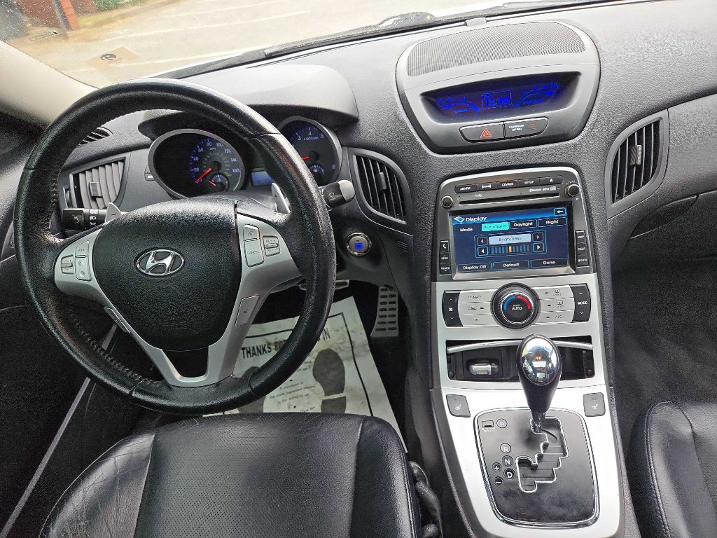 2010 Hyundai Genesis Image 8
