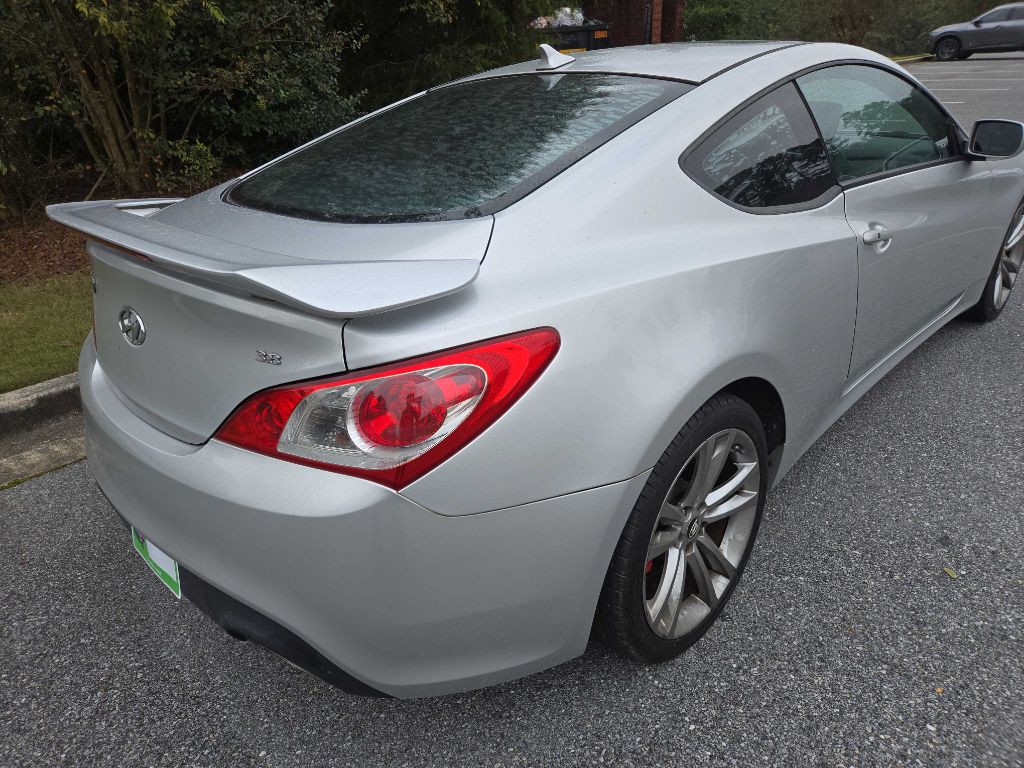 2010 Hyundai Genesis Image 9