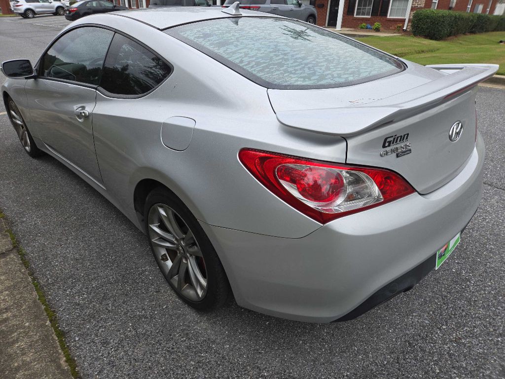2010 Hyundai Genesis Image 12