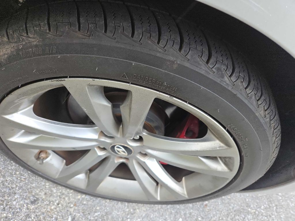 2010 Hyundai Genesis Image 13