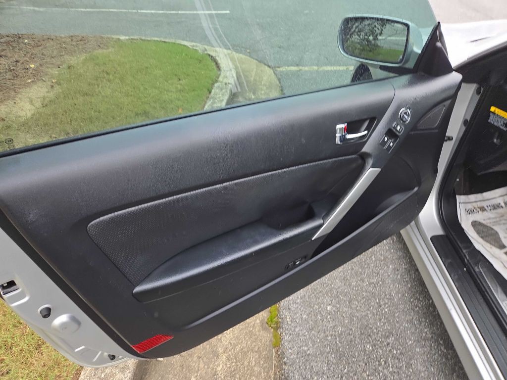 2010 Hyundai Genesis Image 14