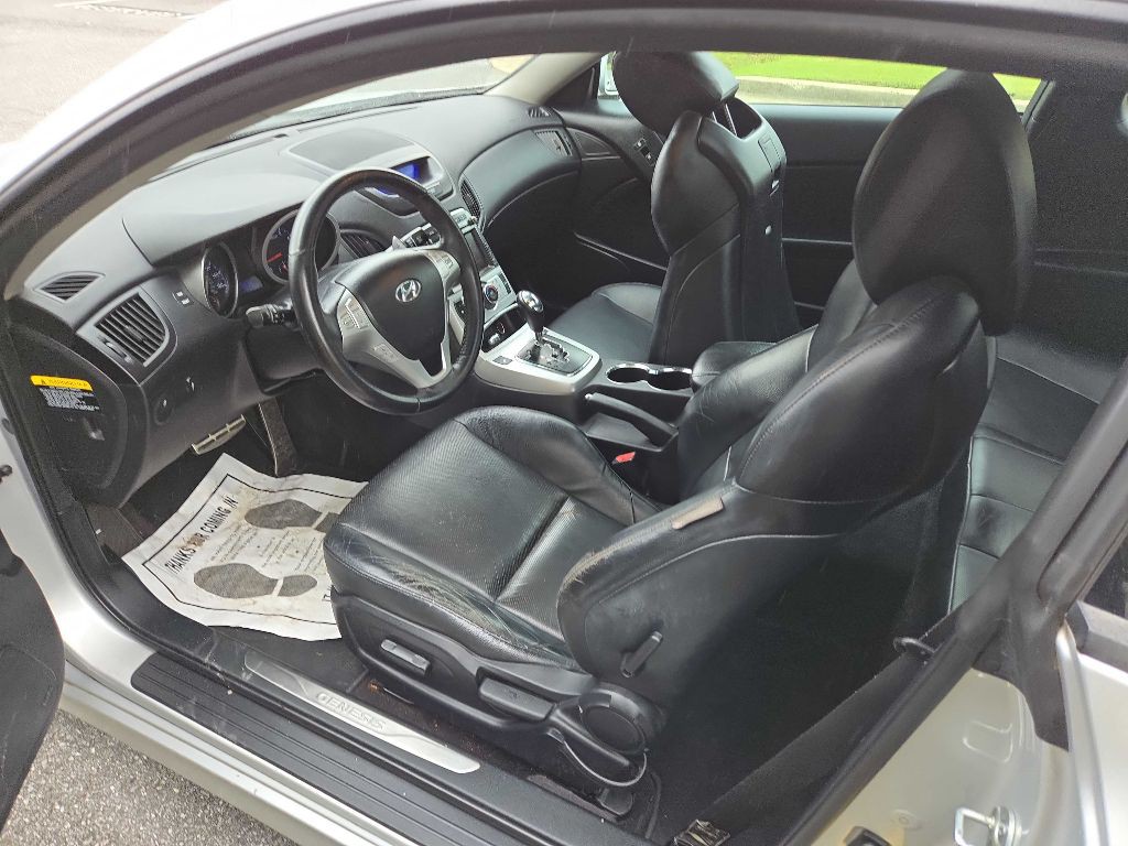 2010 Hyundai Genesis Image 15