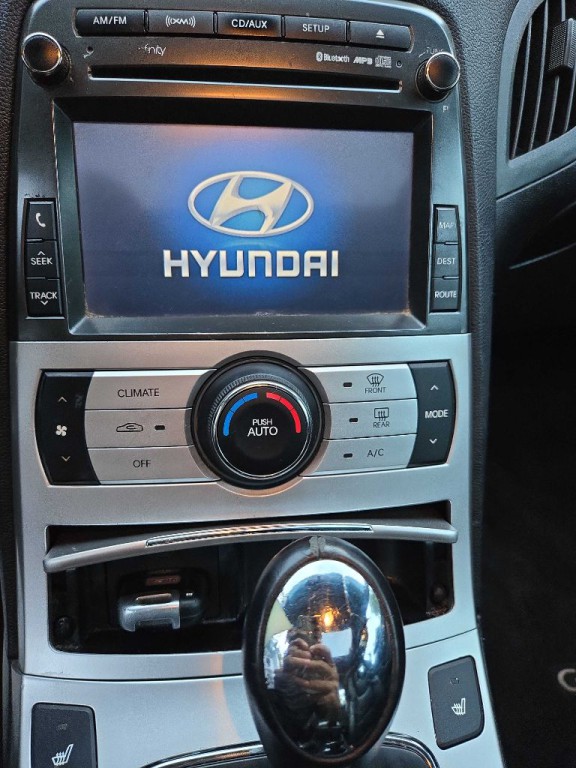 2010 Hyundai Genesis Image 25