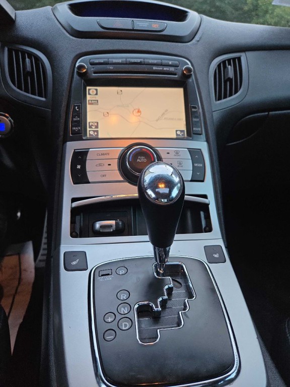 2010 Hyundai Genesis Image 28