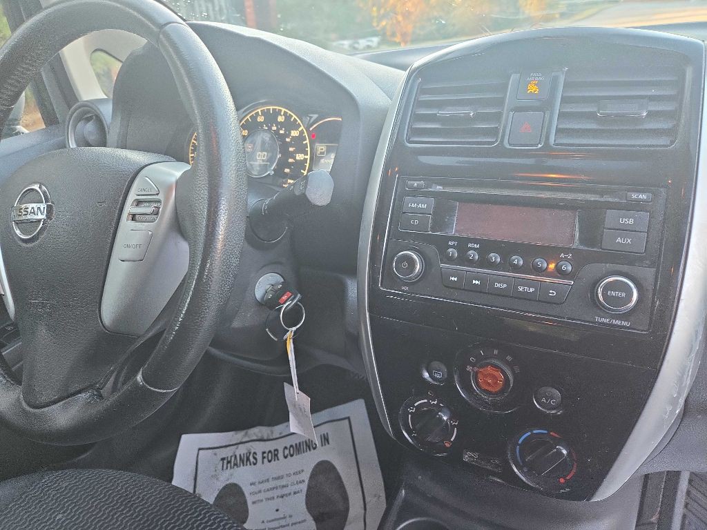 2015 Nissan Versa Image 9
