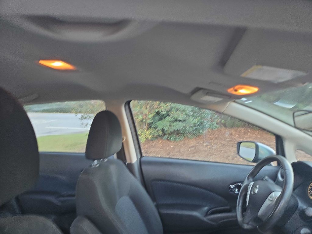 2015 Nissan Versa Image 11