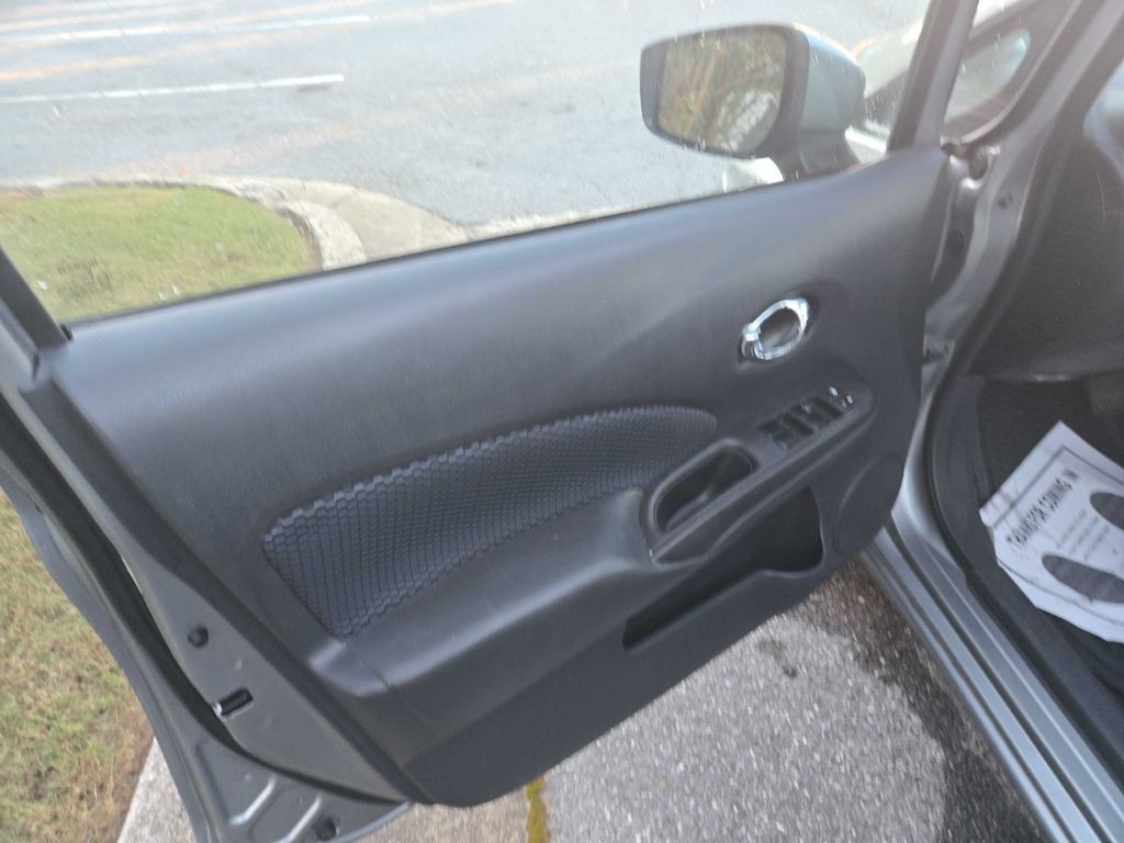 2015 Nissan Versa Image 23