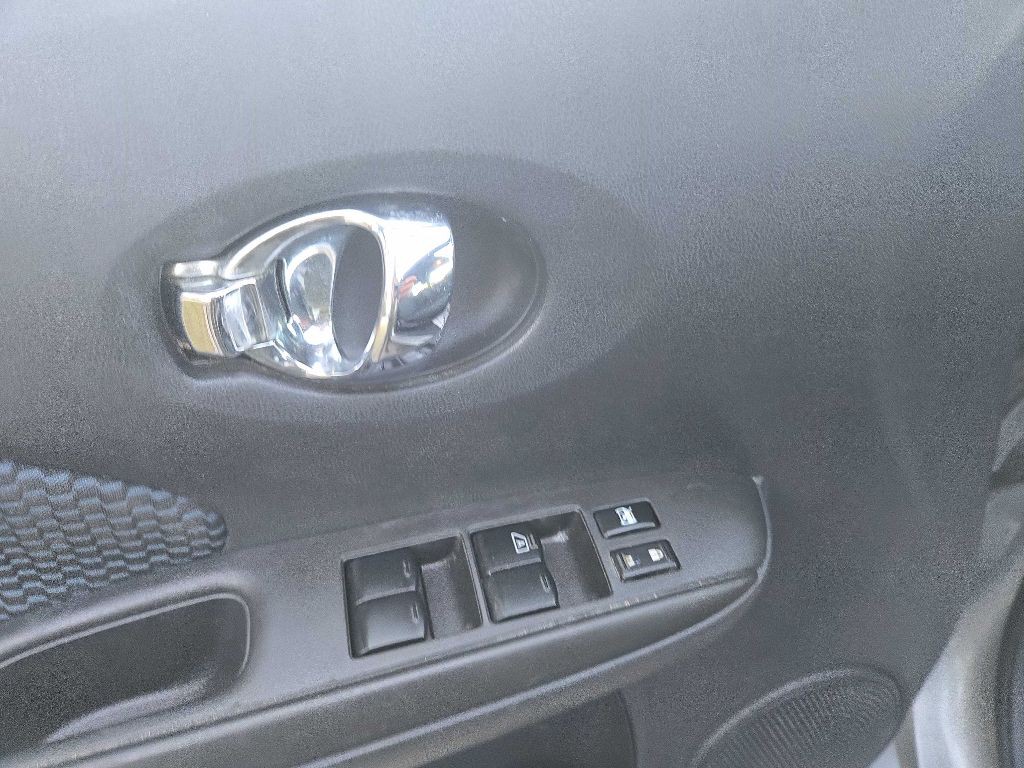 2015 Nissan Versa Image 25