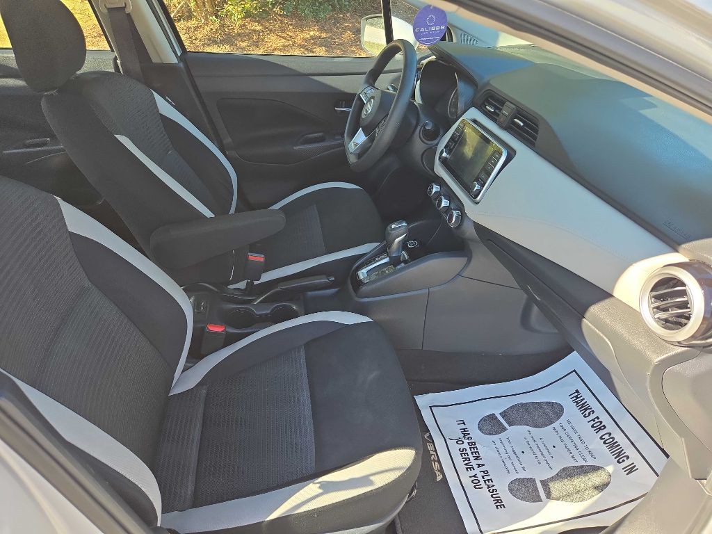 2021 Nissan Versa Image 3