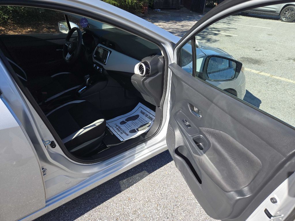 2021 Nissan Versa Image 9