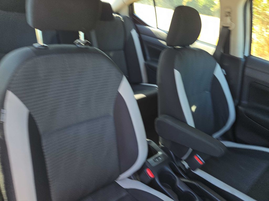 2021 Nissan Versa Image 10