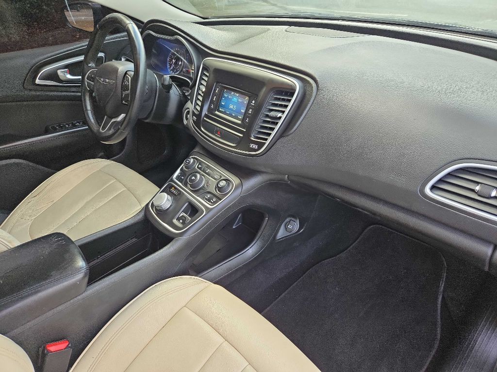 2015 Chrysler 200 Image 12