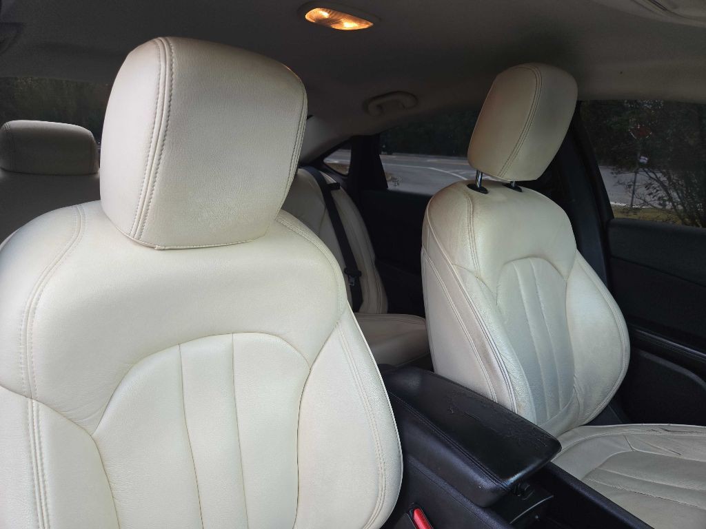 2015 Chrysler 200 Image 16