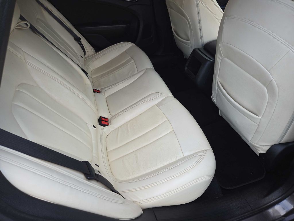 2015 Chrysler 200 Image 18