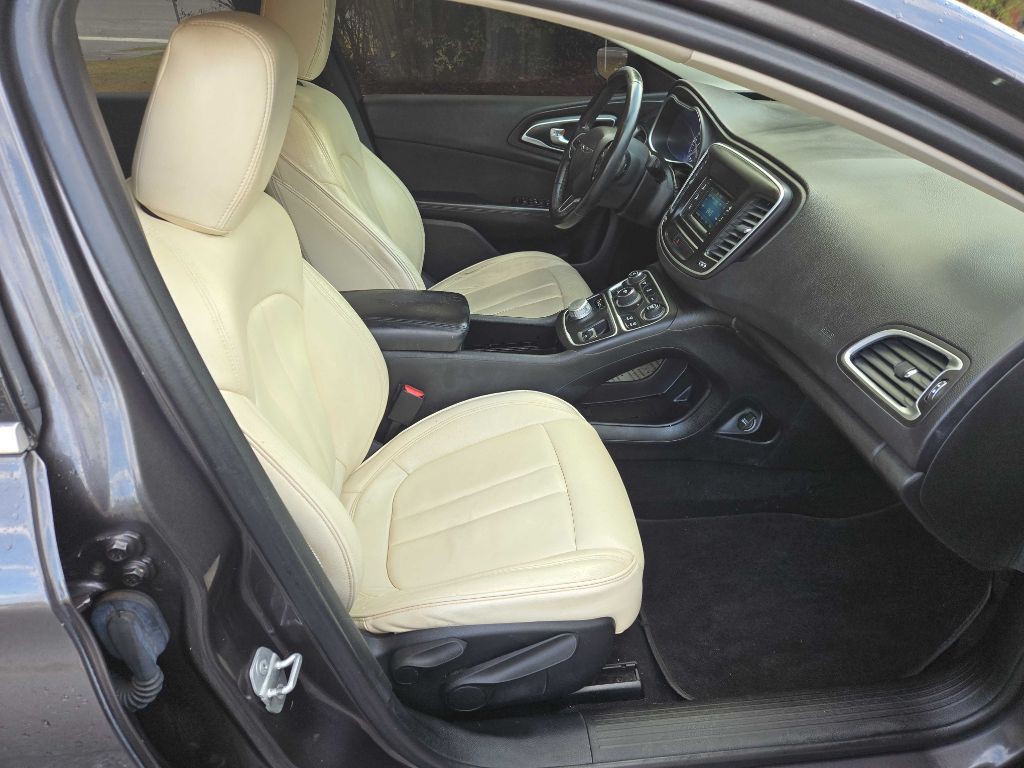 2015 Chrysler 200 Image 7