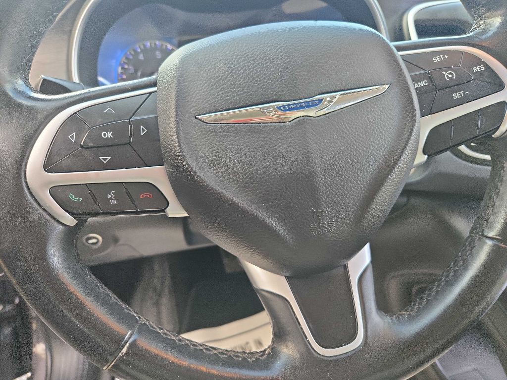 2015 Chrysler 200 Image 28