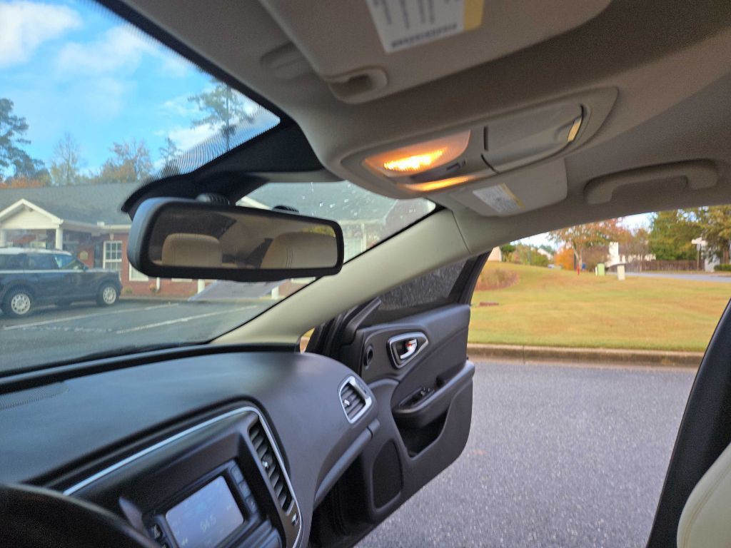 2015 Chrysler 200 Image 30