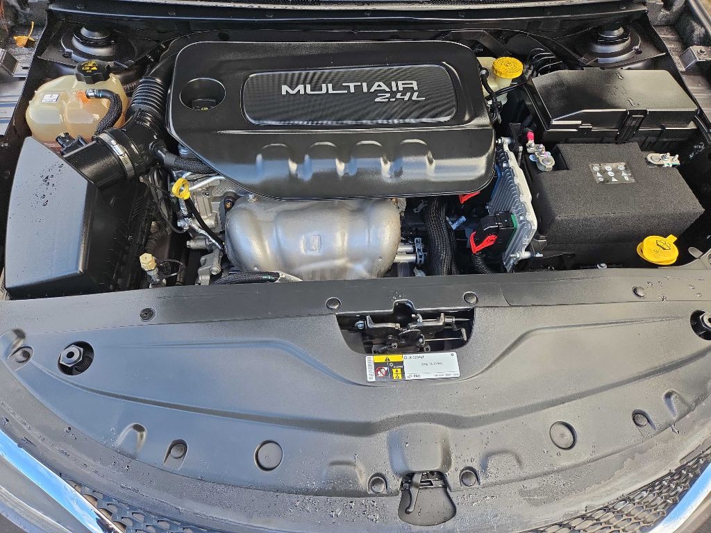 2015 Chrysler 200 Image 37