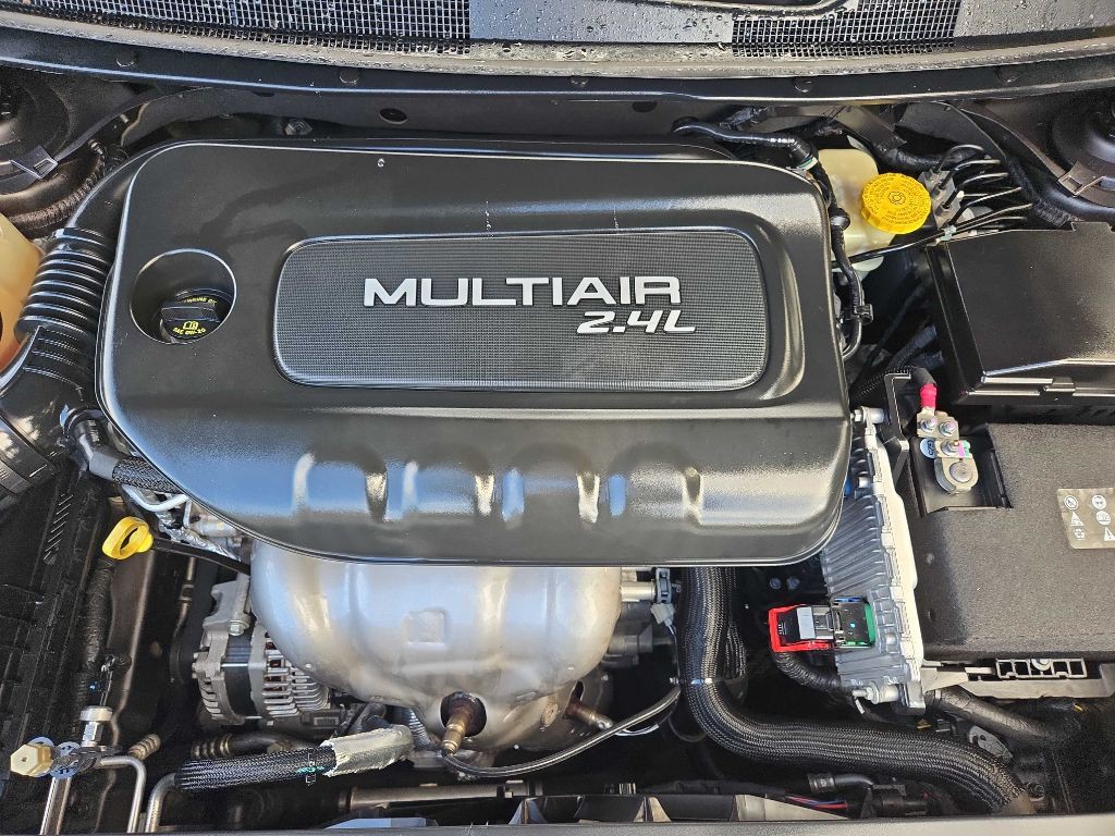 2015 Chrysler 200 Image 40