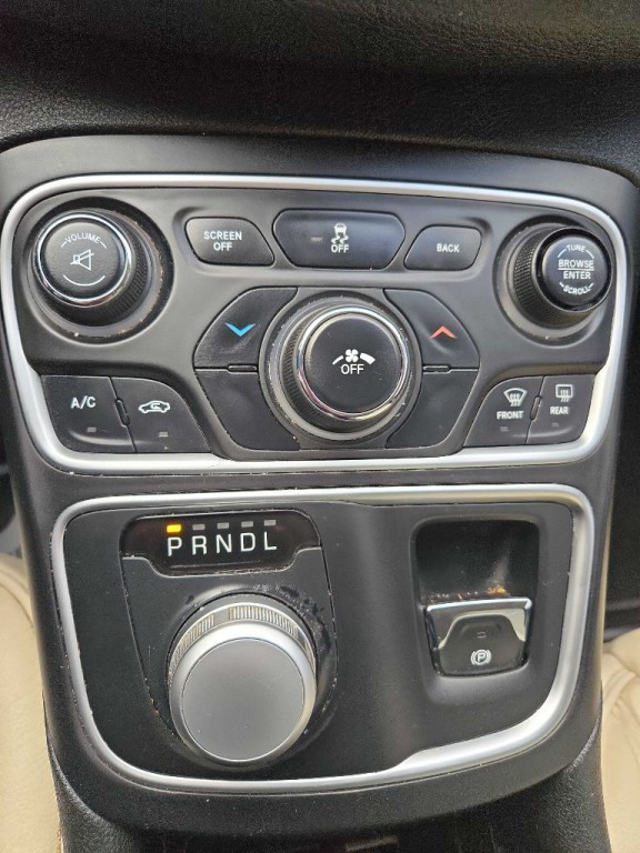 2015 Chrysler 200 Image 42