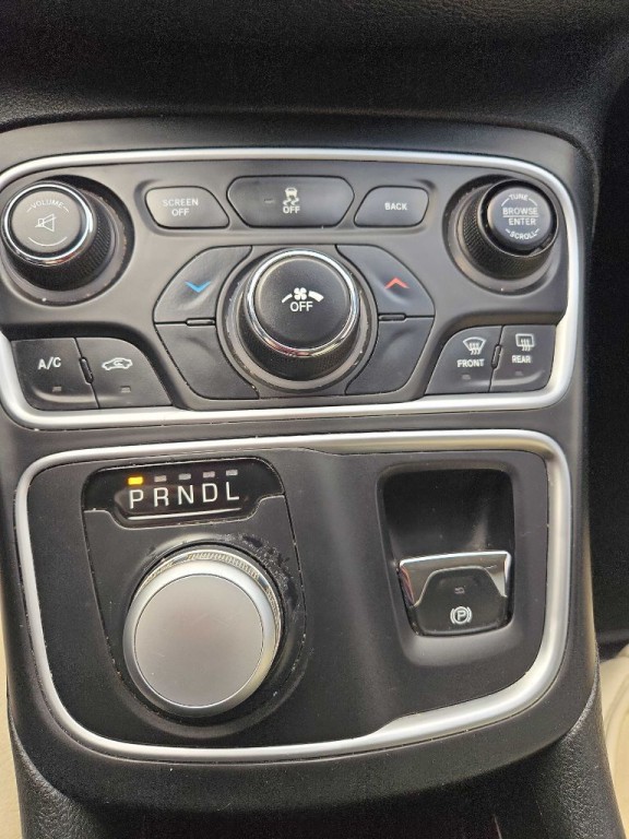 2015 Chrysler 200 Image 43