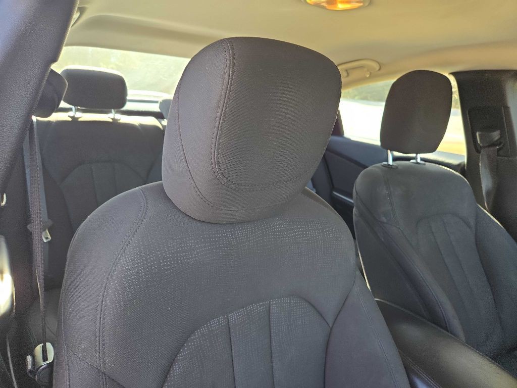 2015 Chrysler 200 Image 13