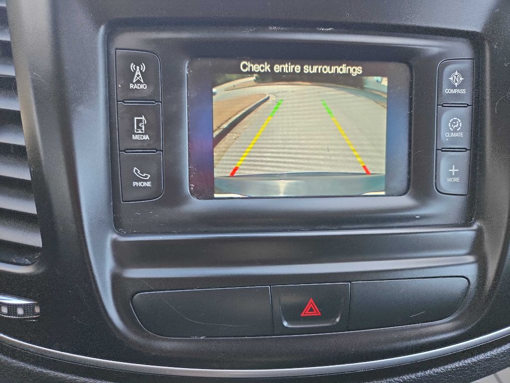 2015 Chrysler 200 Image 3