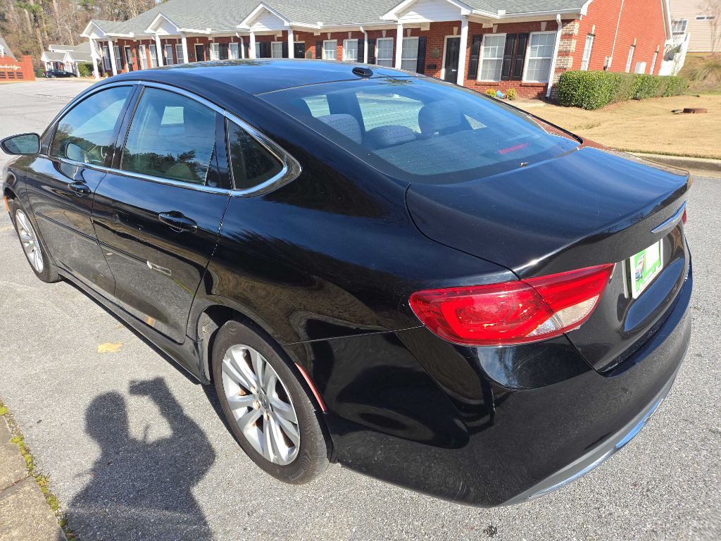 2015 Chrysler 200 Image 18