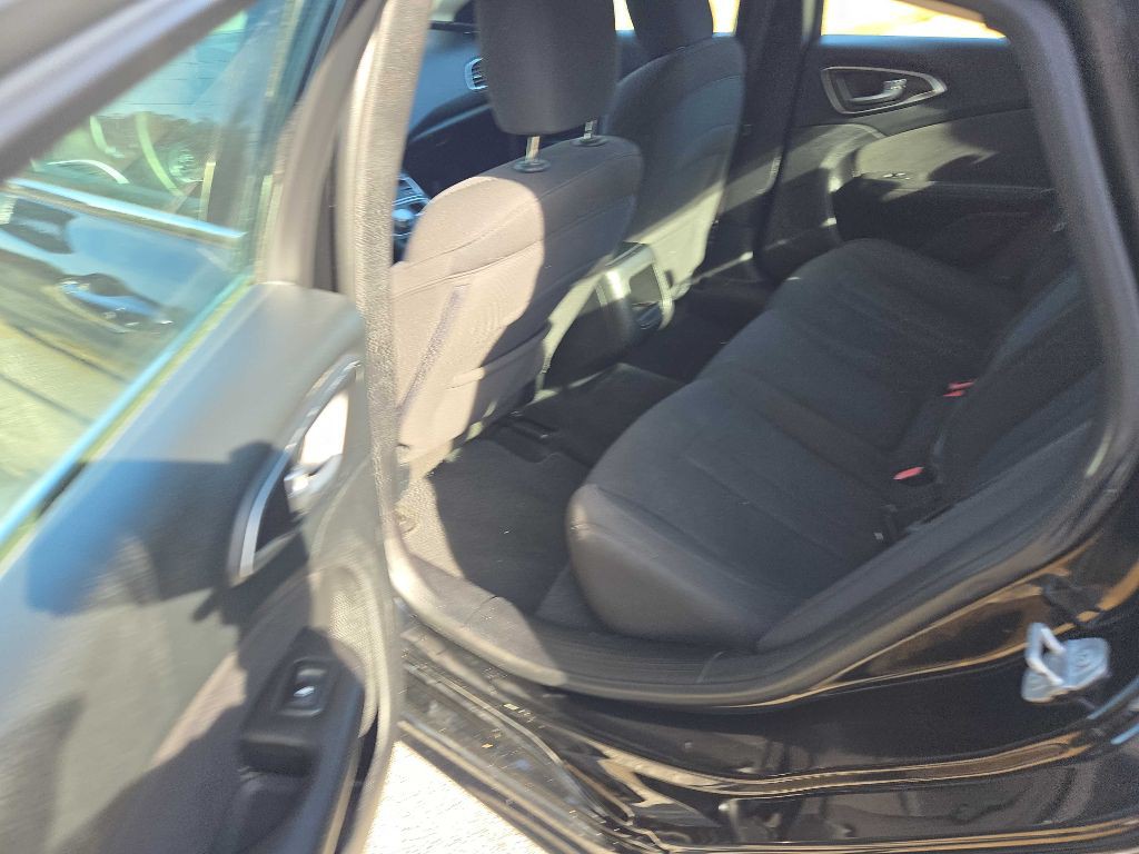 2015 Chrysler 200 Image 19