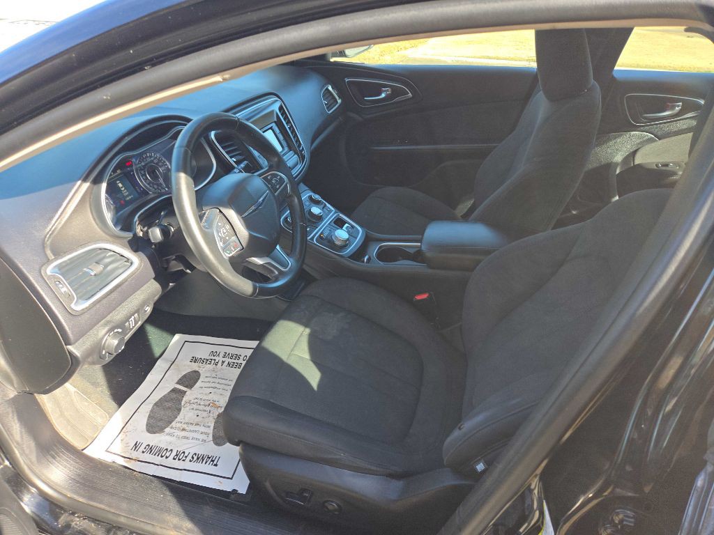 2015 Chrysler 200 Image 22