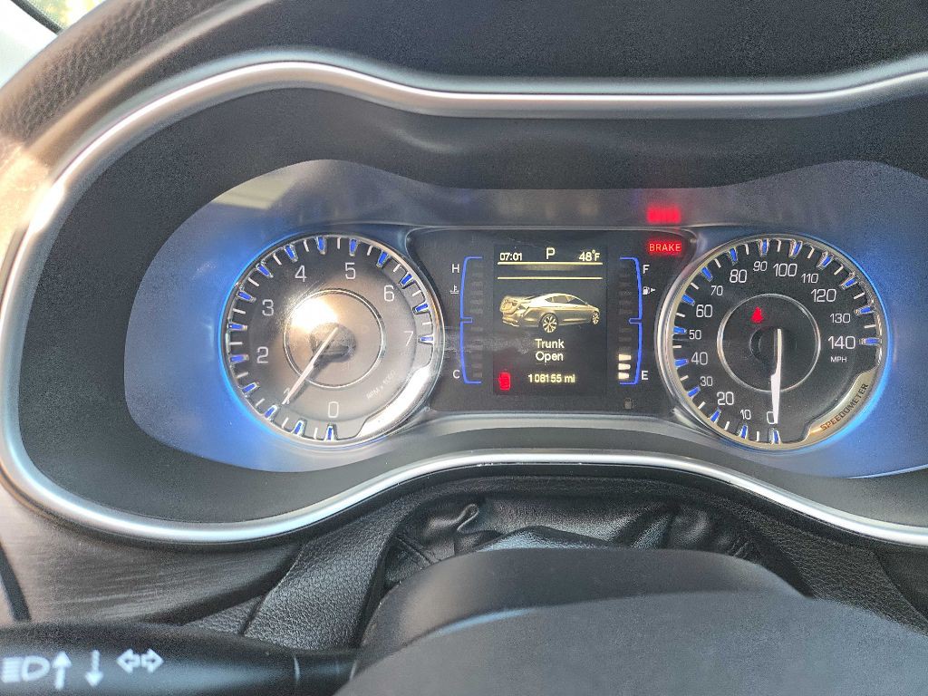 2015 Chrysler 200 Image 24