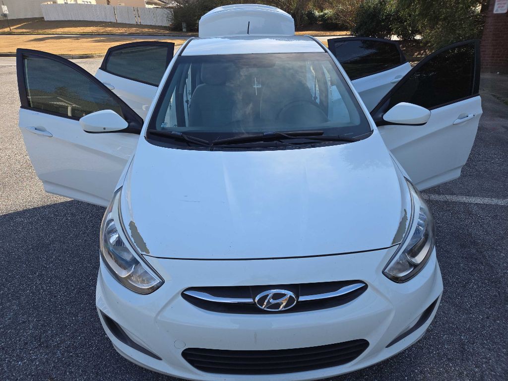 2016 Hyundai Accent Image 1