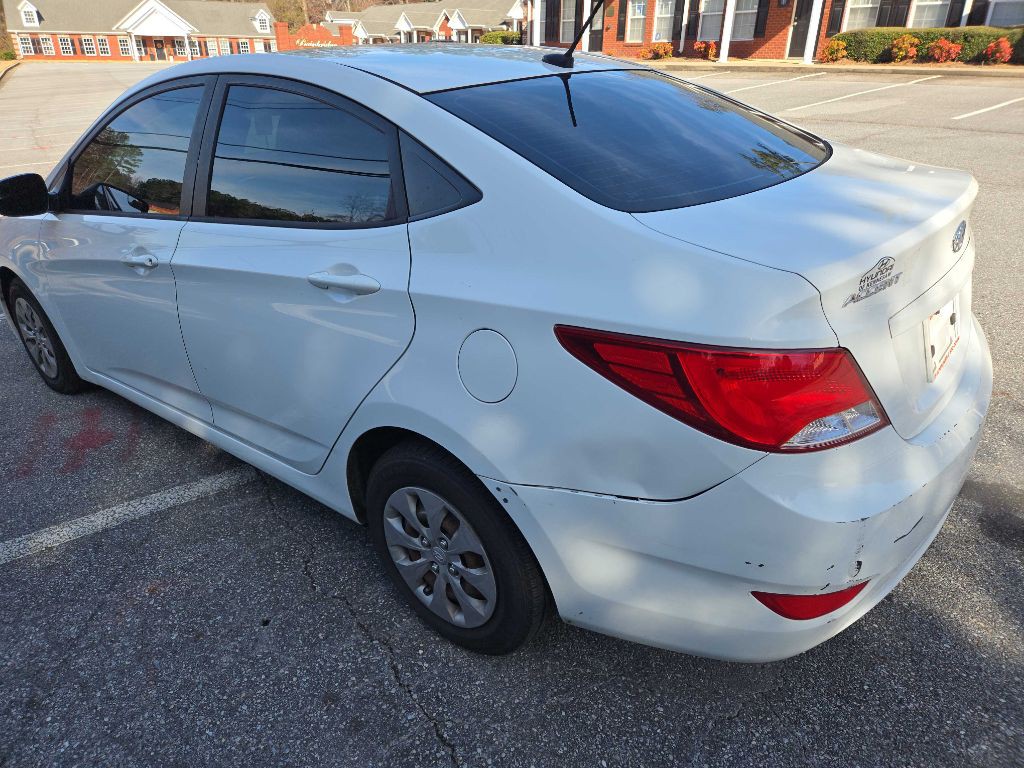 2016 Hyundai Accent Image 10