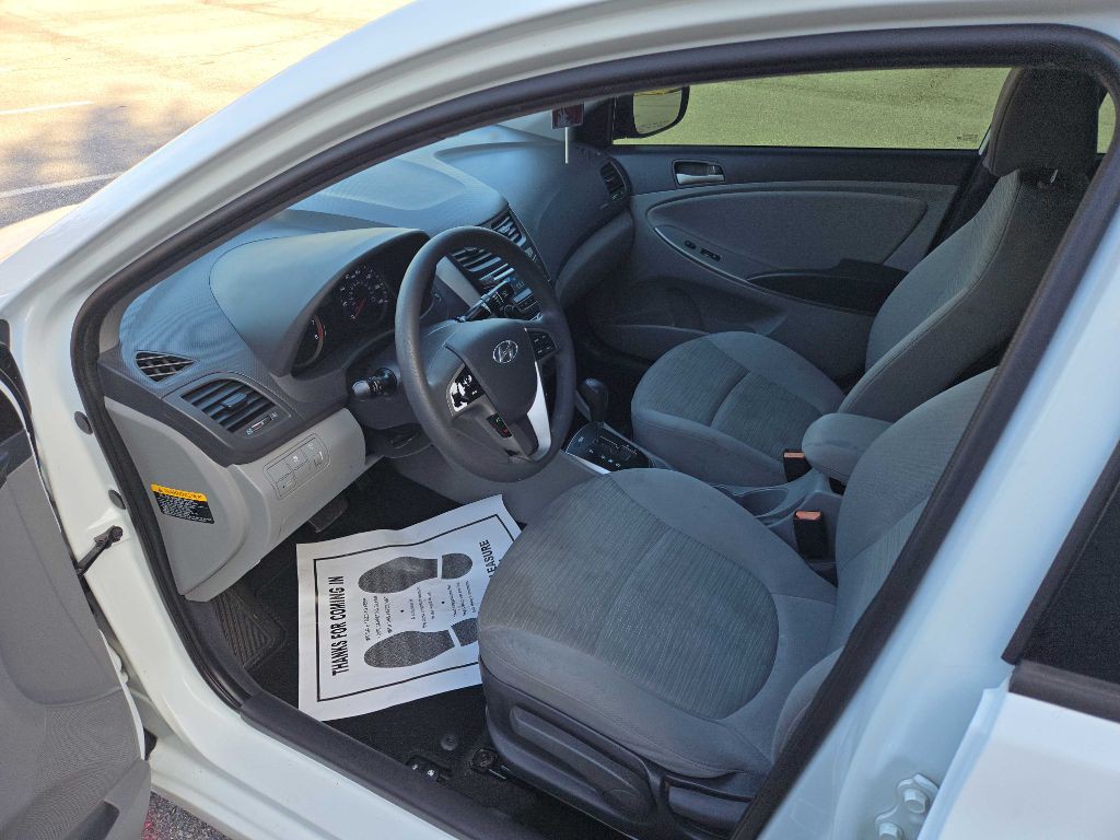 2016 Hyundai Accent Image 11