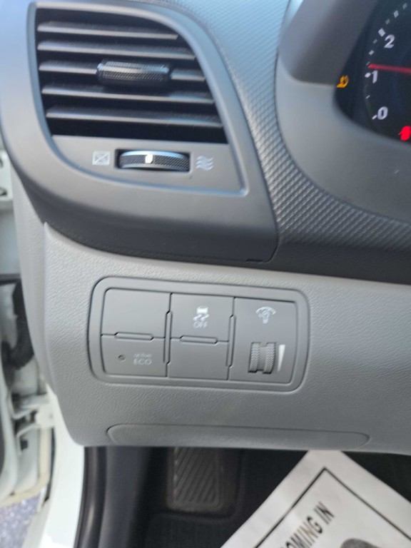 2016 Hyundai Accent Image 13