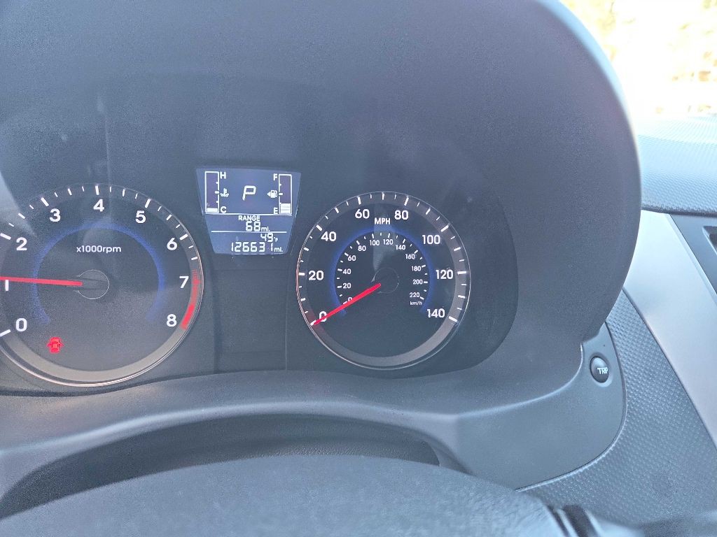 2016 Hyundai Accent Image 14