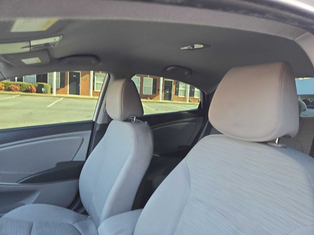 2016 Hyundai Accent Image 16