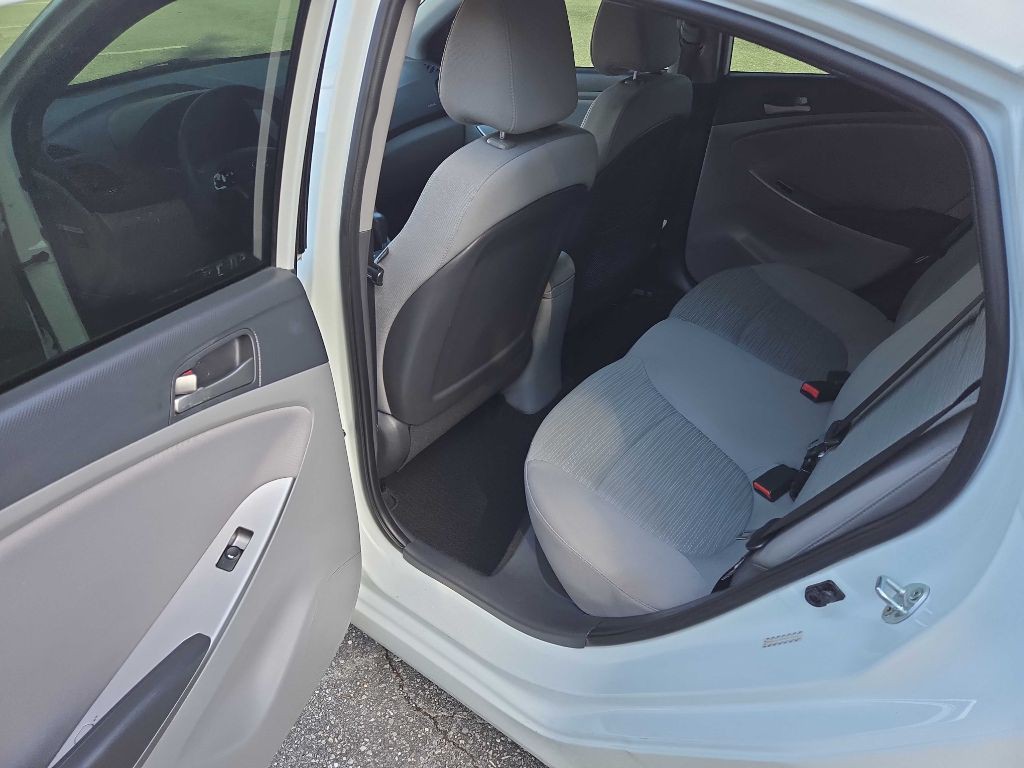 2016 Hyundai Accent Image 17