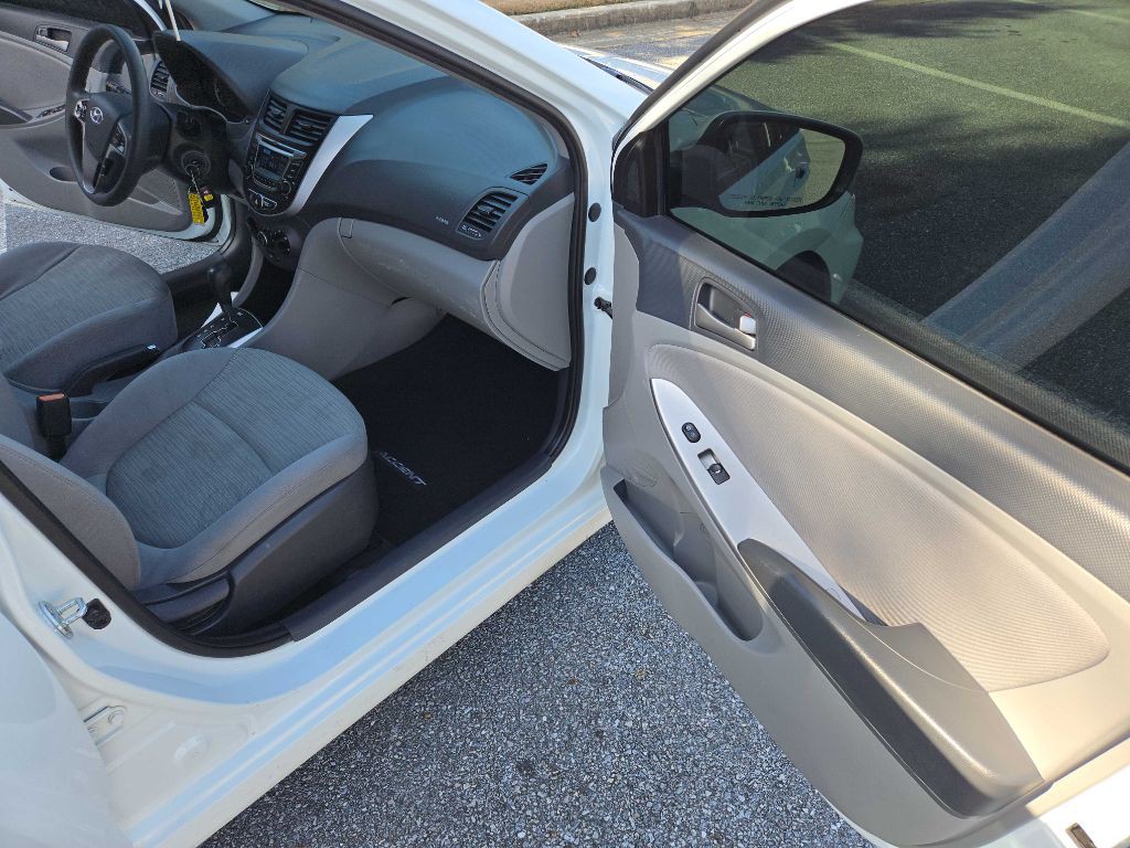 2016 Hyundai Accent Image 23