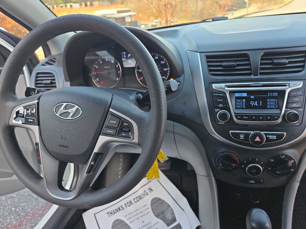2016 Hyundai Accent Image 24