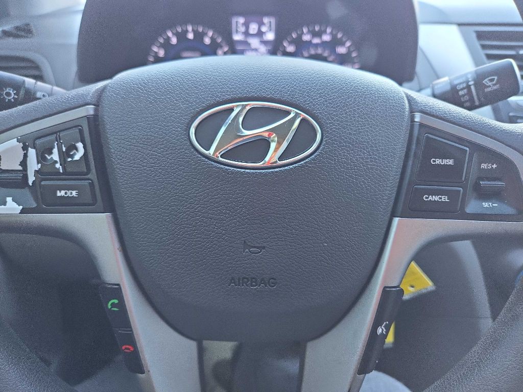 2016 Hyundai Accent Image 31