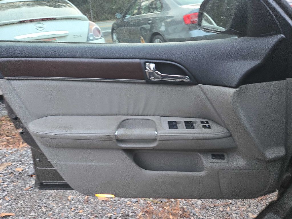 2009 INFINITI M35 Image 10