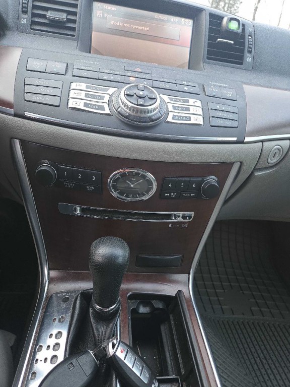 2009 INFINITI M35 Image 12