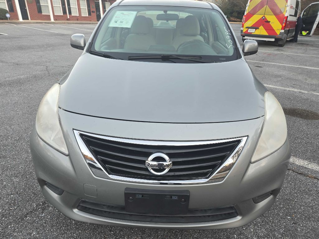 2012 Nissan Versa Image 2
