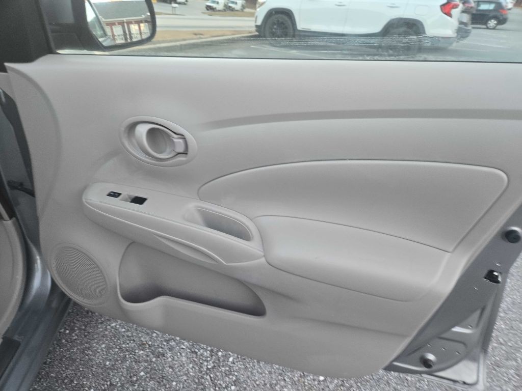 2012 Nissan Versa Image 13