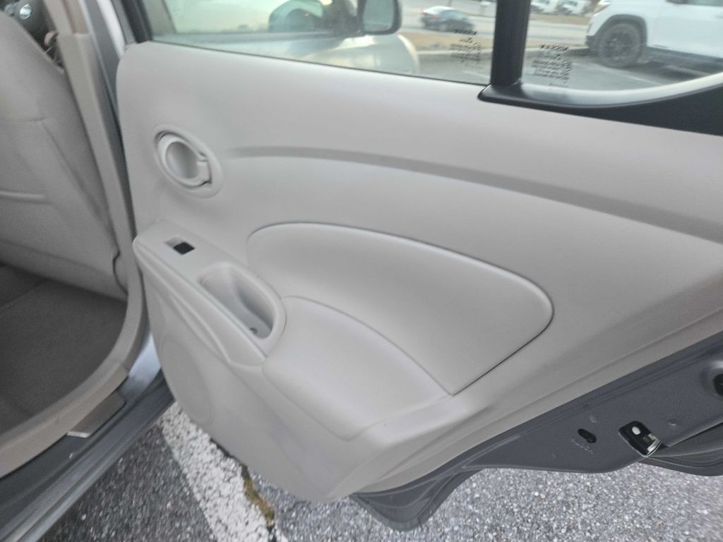 2012 Nissan Versa Image 14