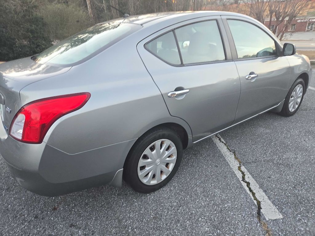 2012 Nissan Versa Image 17
