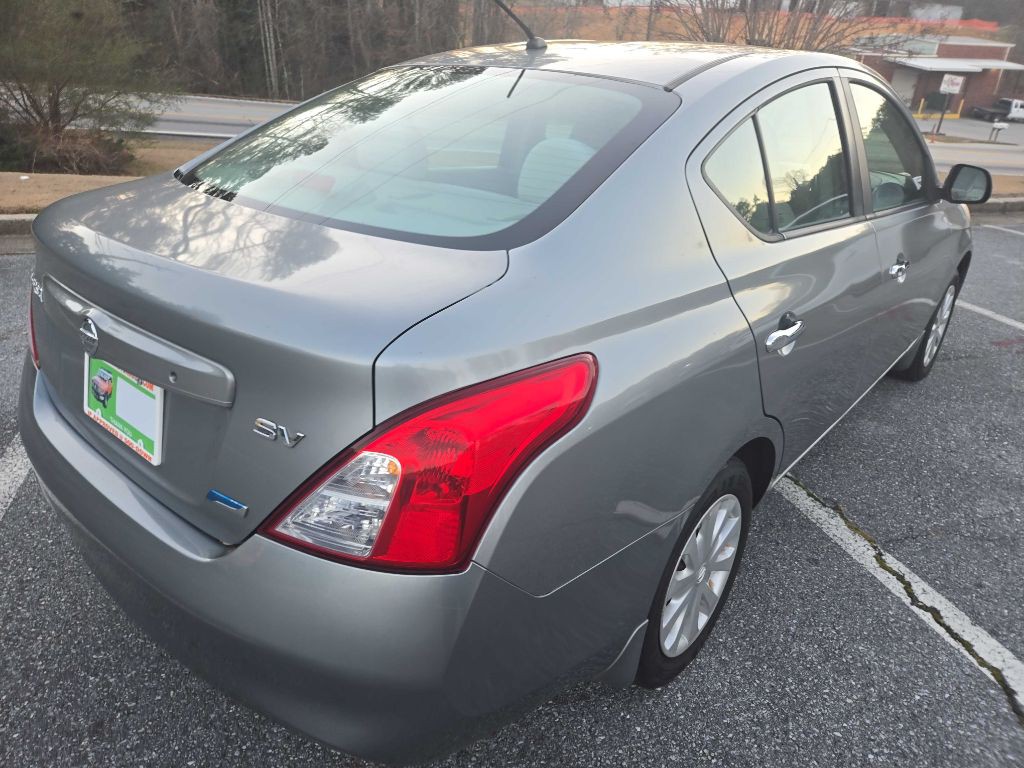 2012 Nissan Versa Image 18